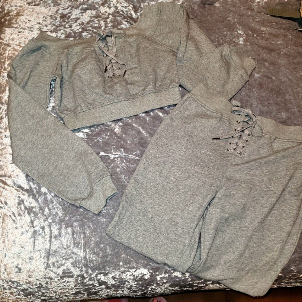 Akira 2 piece jogging set. Top off the shoulders